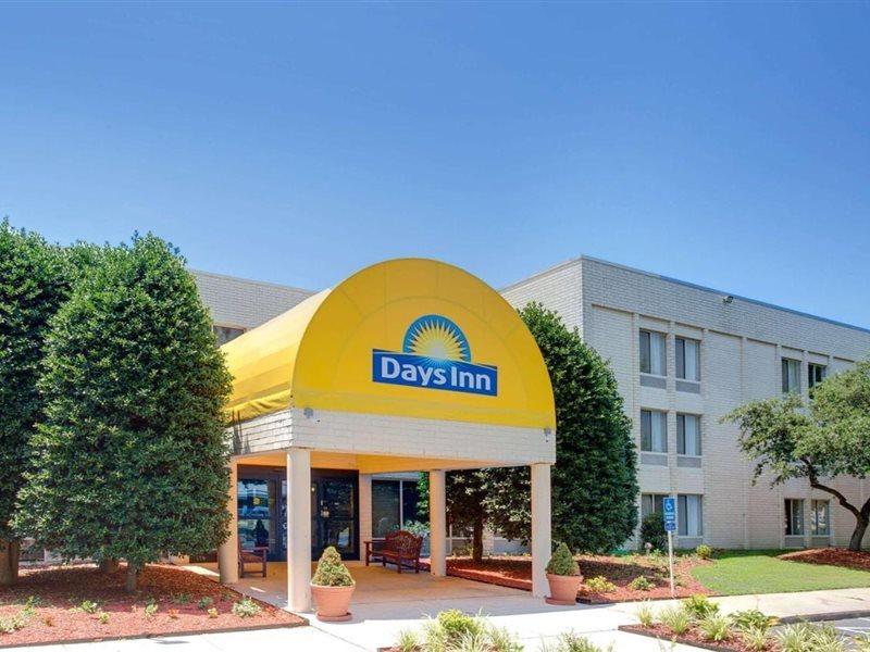 Days Inn By Wyndham Newport News City Center Oyster Point Exteriör bild