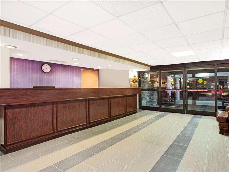 Days Inn By Wyndham Newport News City Center Oyster Point Exteriör bild