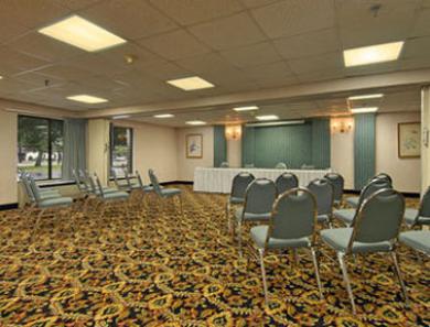 Days Inn By Wyndham Newport News City Center Oyster Point Bekvämligheter bild