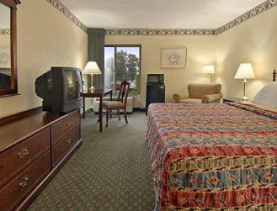 Days Inn By Wyndham Newport News City Center Oyster Point Rum bild